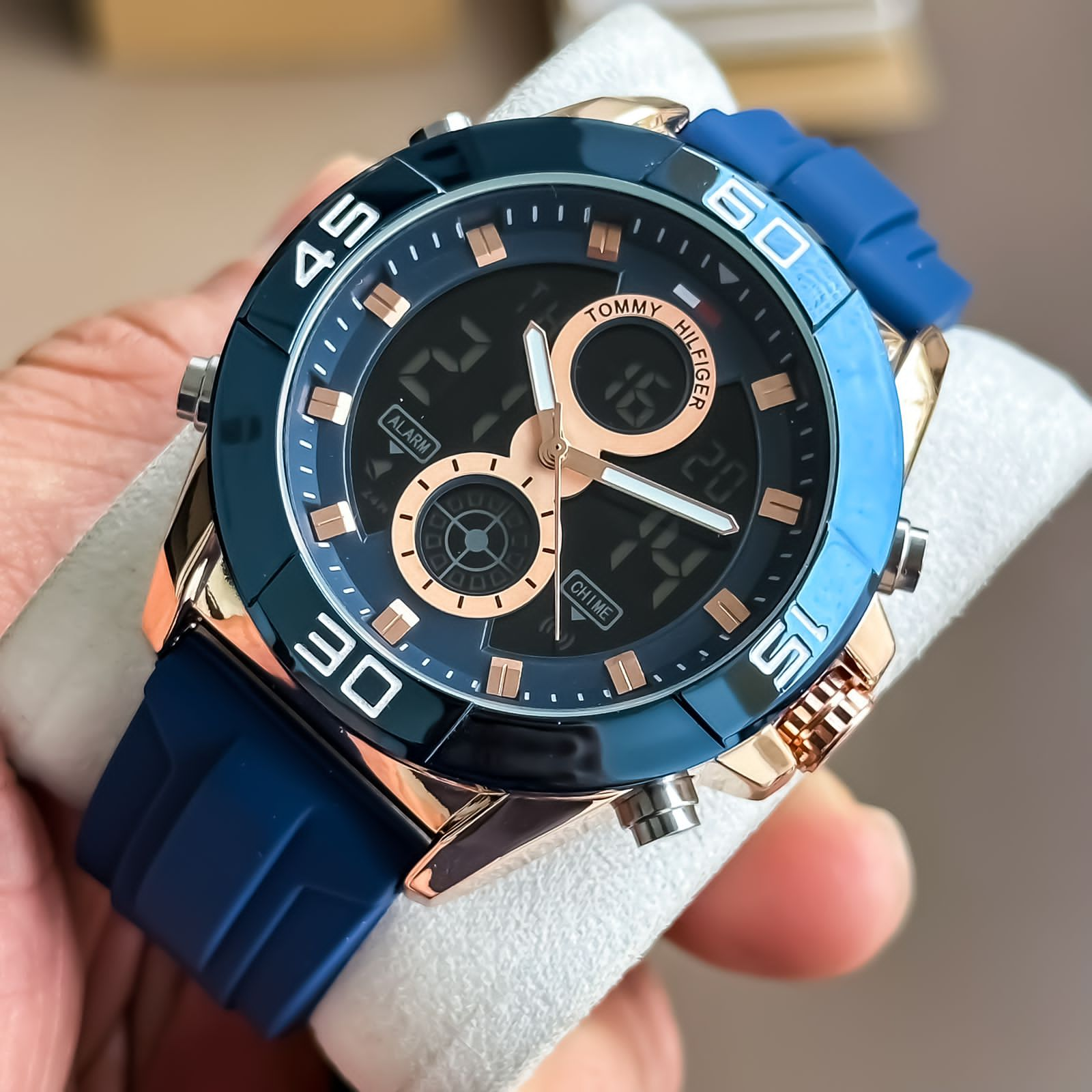 Tommy Hilfiger Digital Blue shonzone